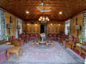 The Kotroos Houseboat Retreat by Homeyhuts
